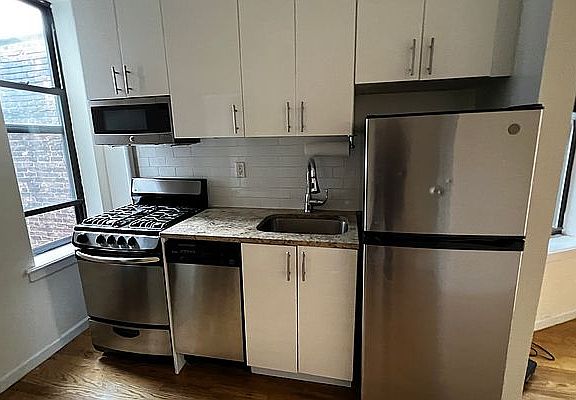 2nd image of 238 E 89th St APT 4B