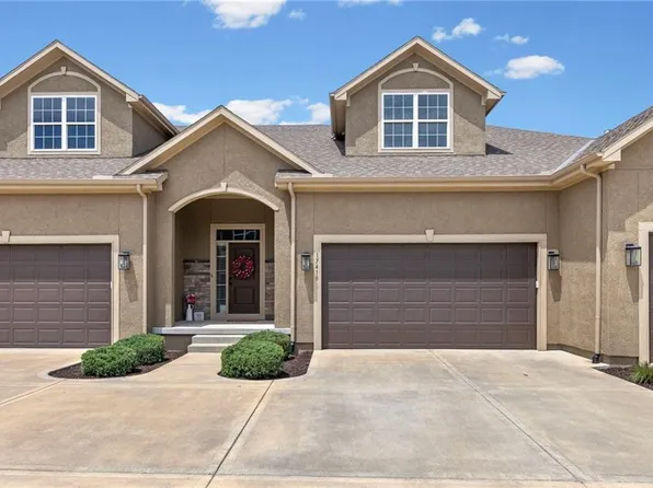 17418 S Raintree Dr, Olathe, KS 66062