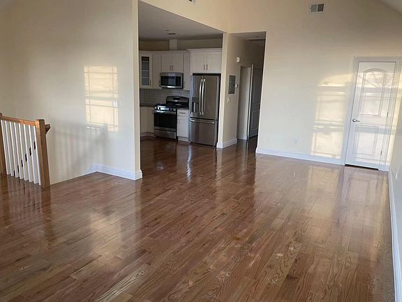2nd image of 409 Davis Ave Floor 2