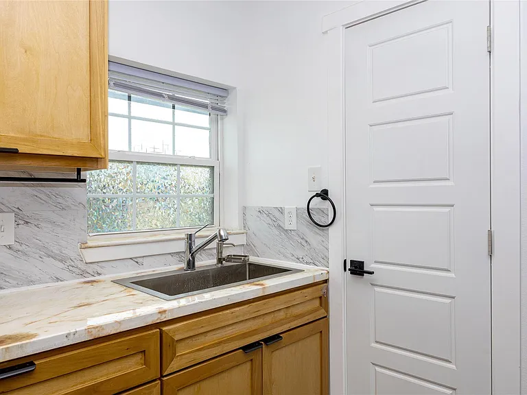 10930 Exeter St #B — Photo 7