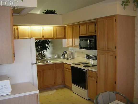4th image of 4718 SW 12th Pl APT 208