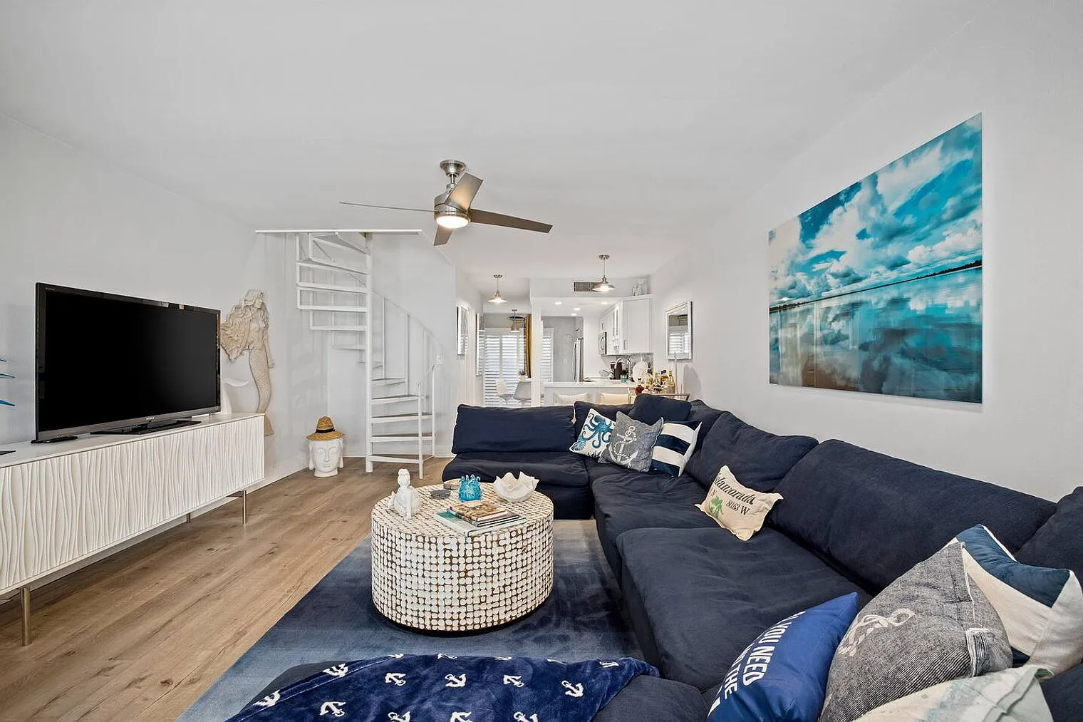 2 bed, 2.0 bath, 1345 sqft, $5,225 — Photo 3