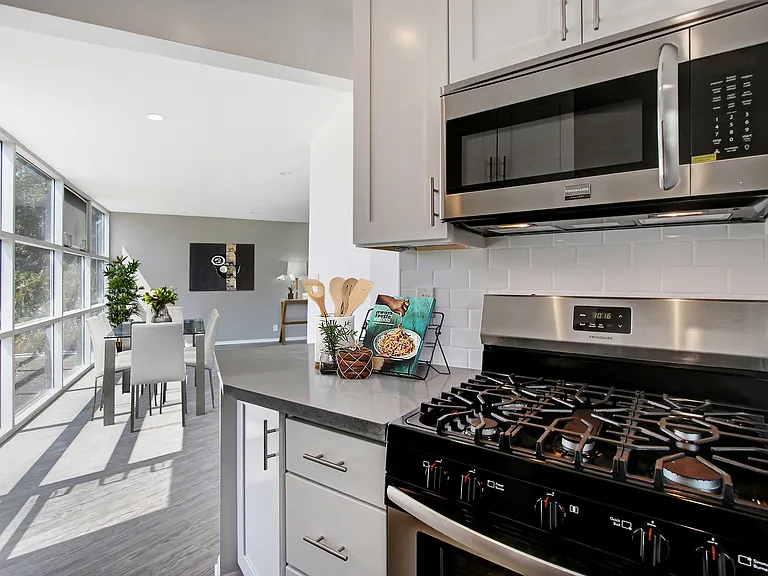 Barrington Avenue Apartment Homes — Photo 16