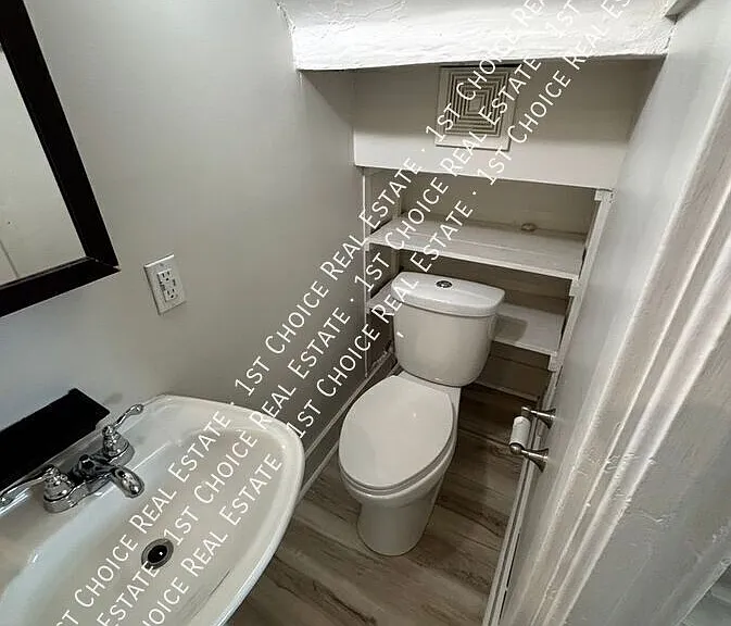 1012 Ontario St — Photo 9