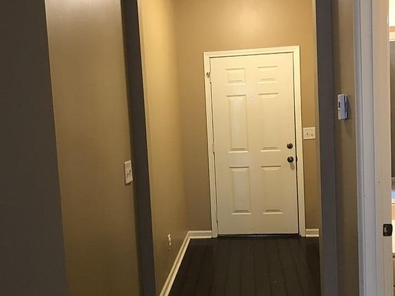 3rd image of 898 Meriweather Dr