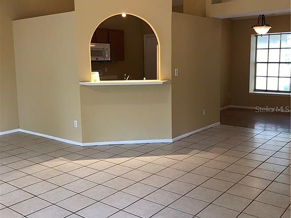 4th image of 1495 Club Dr