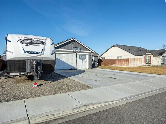 3rd image of 6016 Washougal Ln