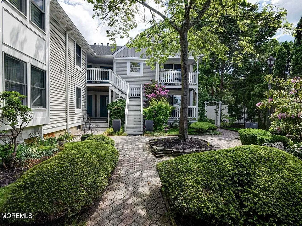 606 Bay Ave #6