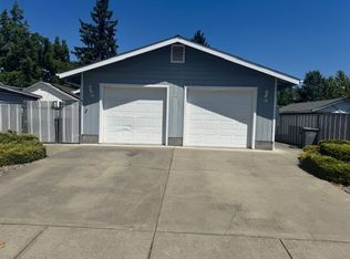 414 SE L St, Grants Pass, OR 97526