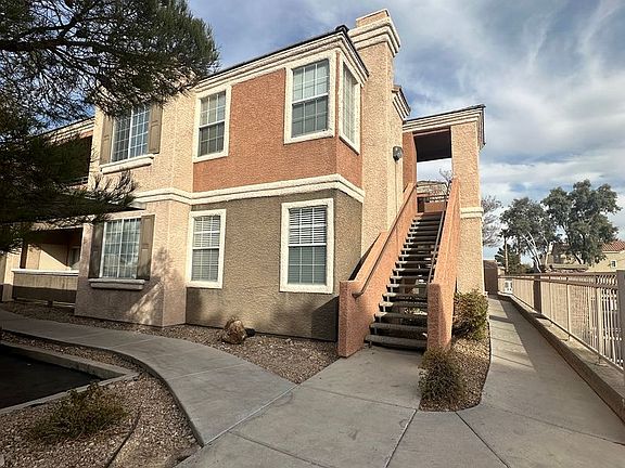 2nd image of 1404 Seward St Unit 204