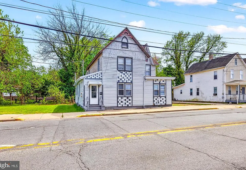 214 W Division St
