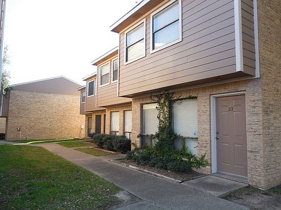 2nd image of 2807 Wildflower Dr APT 28