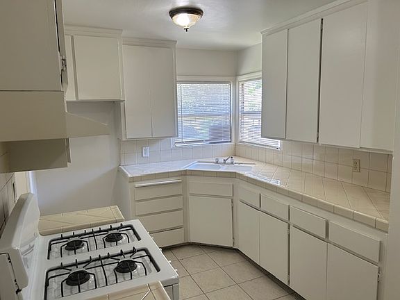 5th image of 3817 Kern St
