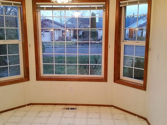 Spacious eat in kitchen