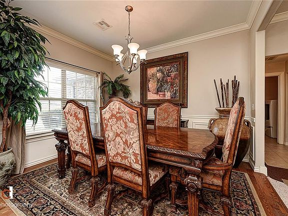 5th image of 10915 Foxglove Ln