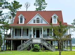 306 Paradox Point Dr, Aurora, NC 27806