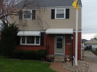 2545 Cawdor Rd, Oregon, OH 43616