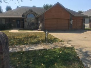 932 E Weldon Dr, Nixa, MO 65714