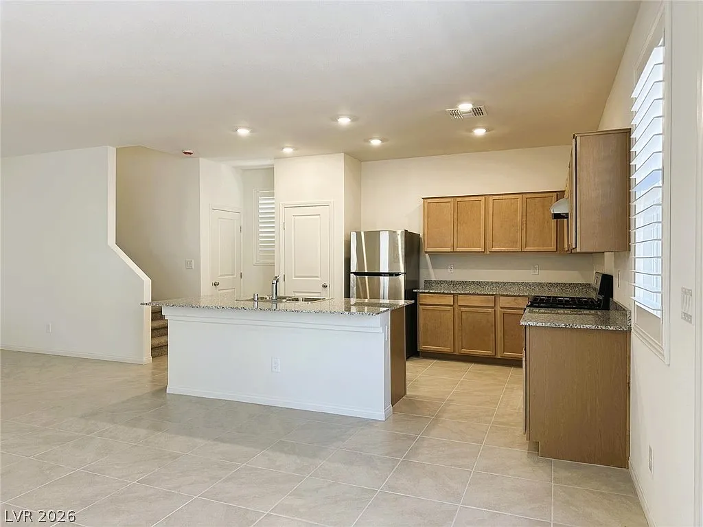 4 bed, 3.0 bath, 2118 sqft, $2,295 — Photo 4
