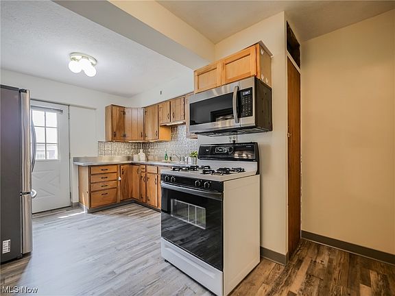 4th image of 168 Norman Ave