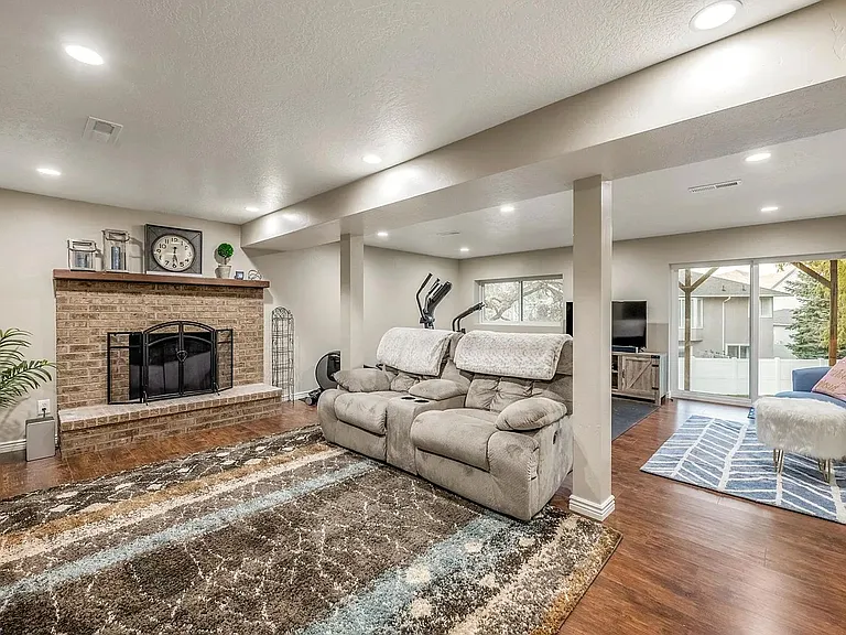 1553 E Huckleberry Cir — Photo 27