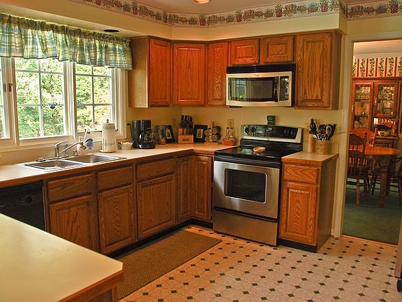 Spacious Kitchen 