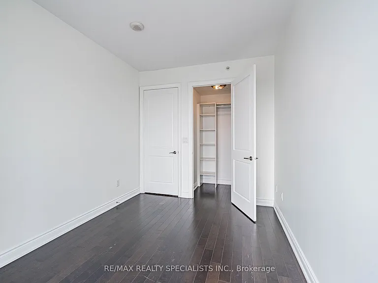 388 Yonge St #7105 — Photo 35