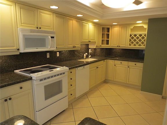 4th image of 3200 Port Royale Drive #1108