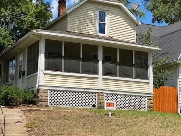 323 W Edgewater St, Portage, WI 53901