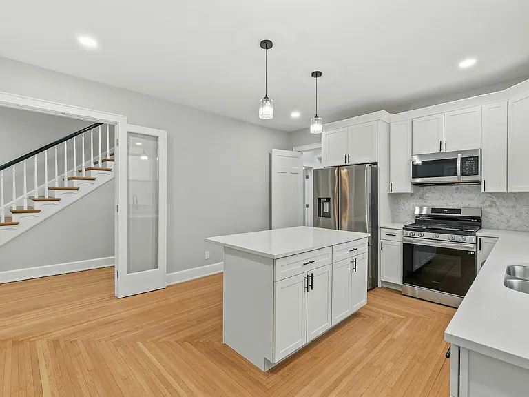2978 Wardall Ave — Photo 7
