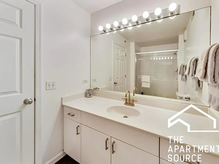 215 N Aberdeen St #201 — Photo 15