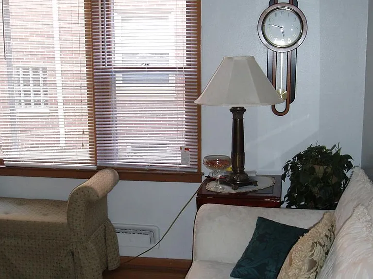 406 E Henry Clay St — Photo 8