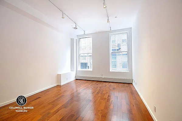 Rented by Coldwell Banker Warburg | media 11