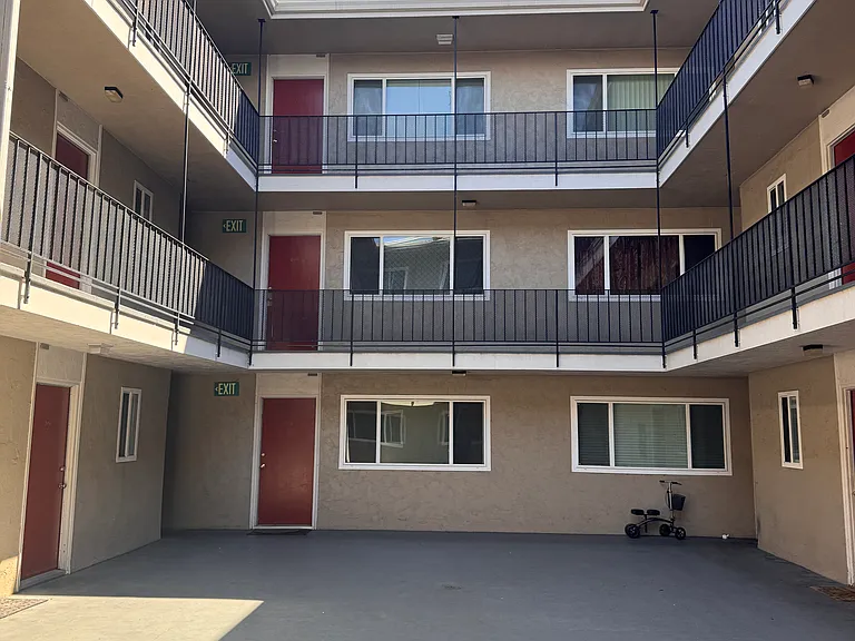 3080 Richmond Boulevard — Photo 1
