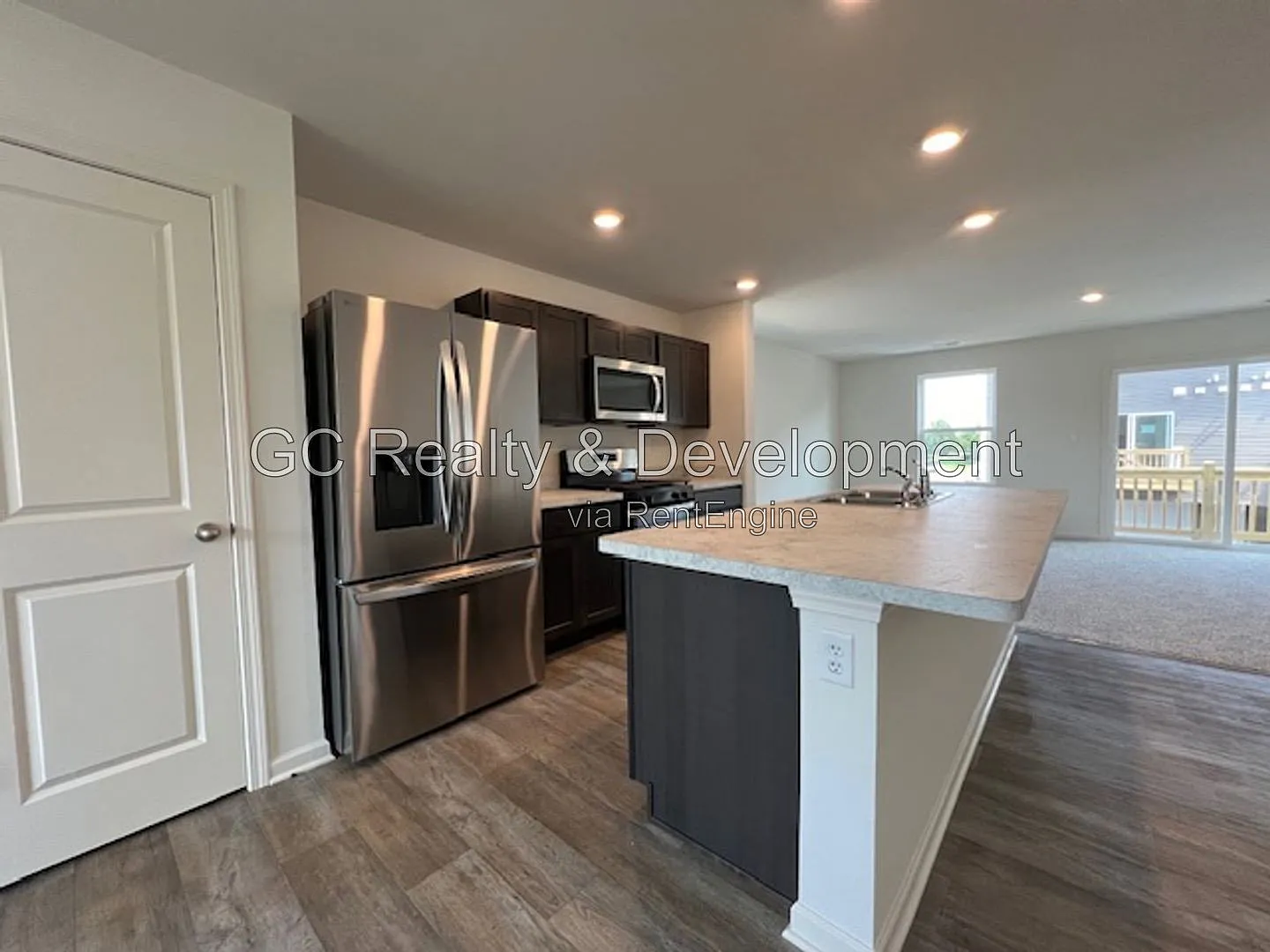 3 bed, 2.5 bath, 1758 sqft, $2,575 — Photo 2