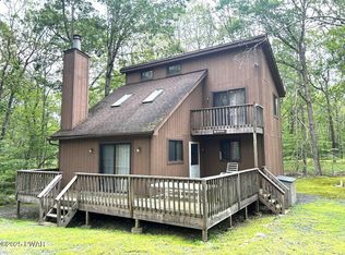 103 Saddlebrook Ln, Lords Valley, PA 18428