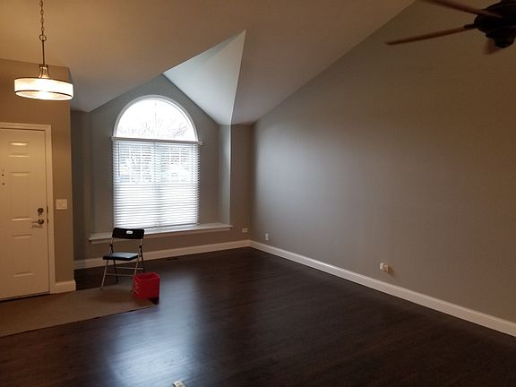 3rd image of 527 Philip Dr