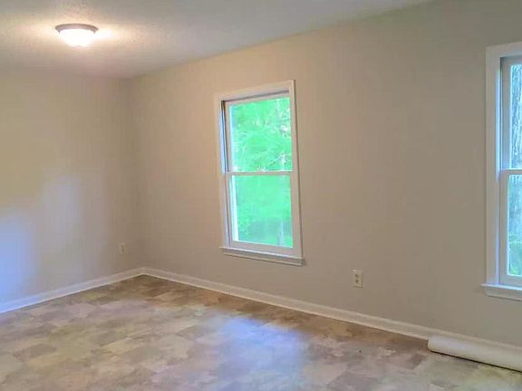 Laundry/bonus room off garage