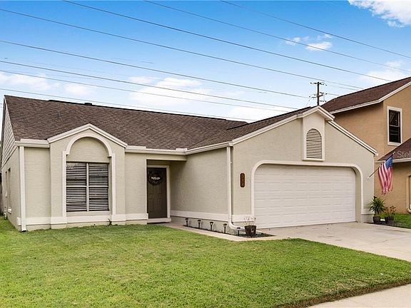 2nd image of 318 Lakebreeze Cir