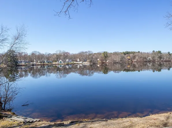 8 Bullard Ln, Walpole, MA 02081