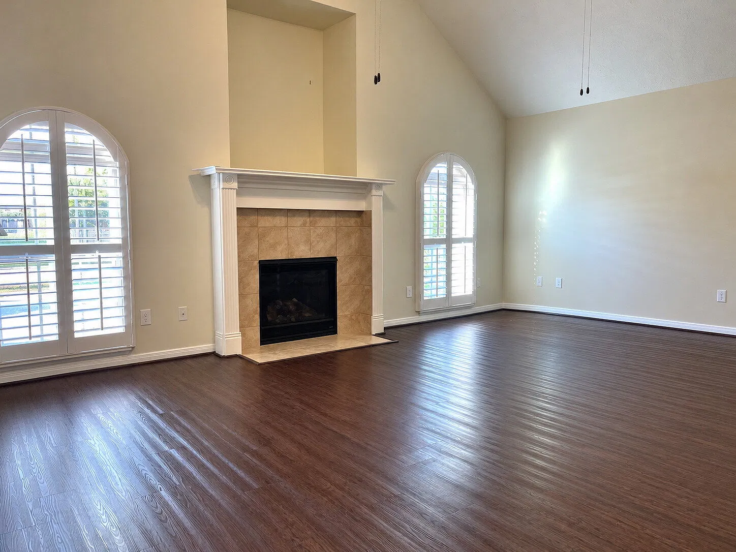 3 bed, 2.5 bath, 2090 sqft, $2,500 — Photo 4