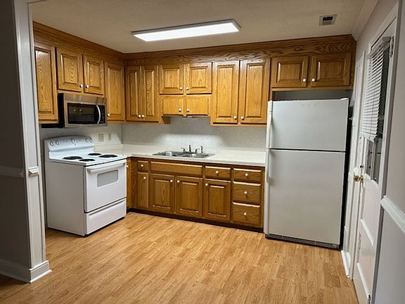 5th image of 115 N Cedar Ave