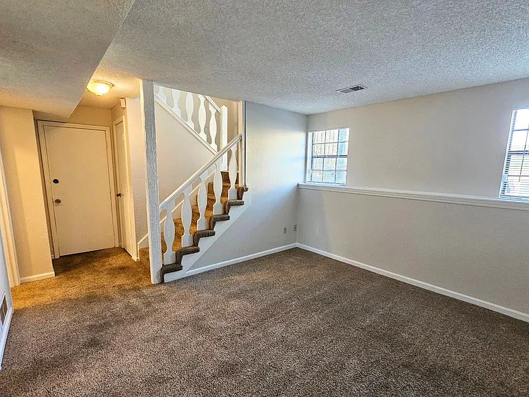 10904 McKinley Dr — Photo 14