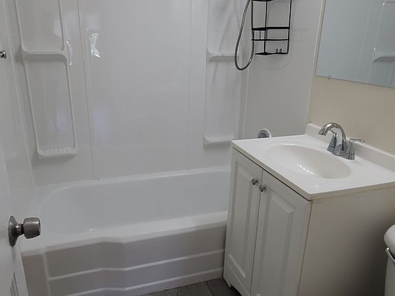 4th image of 433 Belair Ave
