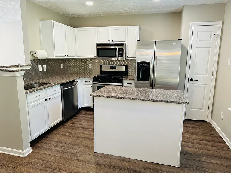 208 Oak Grove Way — Photo 31