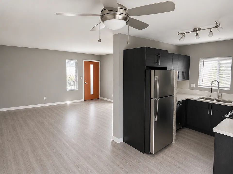 4533 North Ave #5