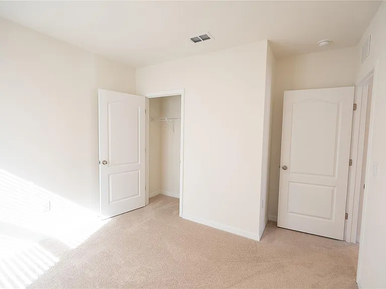 444 Taylor Groves Dr — Photo 17