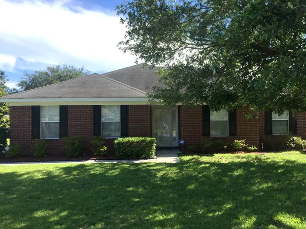 15 Chapel Dr, Savannah, GA 31406