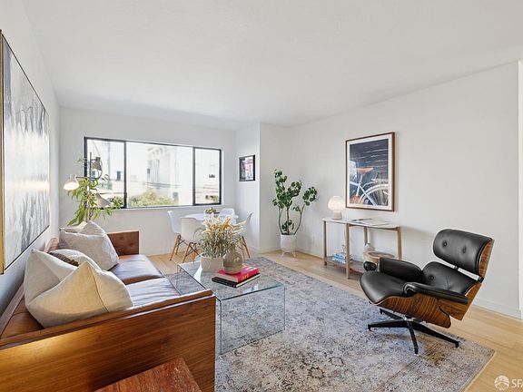 4th image of 235 Waller St APT 4