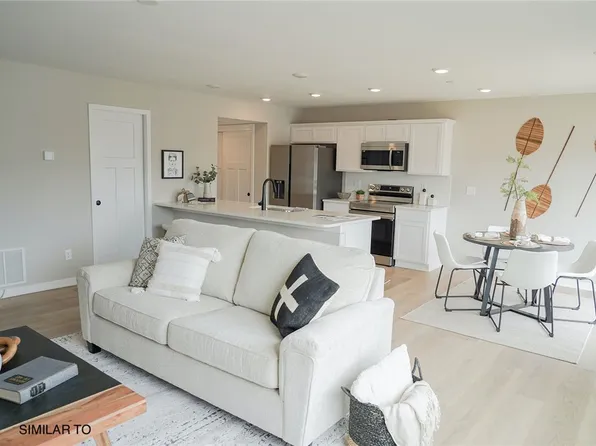 5944 NW 91st Ct, Johnston, IA 50131